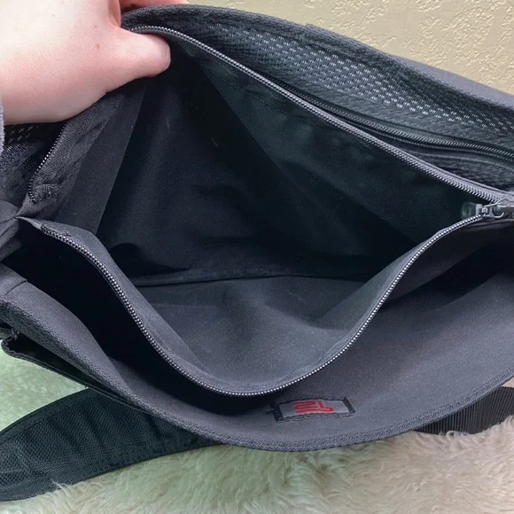 Tumi Messenger Laptop Bag - Picture 4 of 16